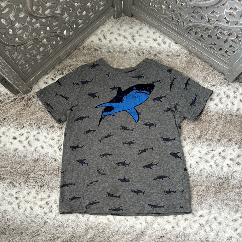 Hanna Andersson gray blue velvet shark t-shirt boys size 8 beach summer vacation